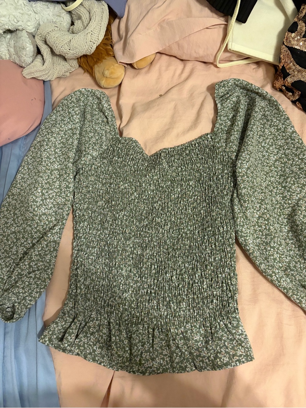 American eagle Women’s Green Floral Smocked Puff-Sleeve Top size xs/sm